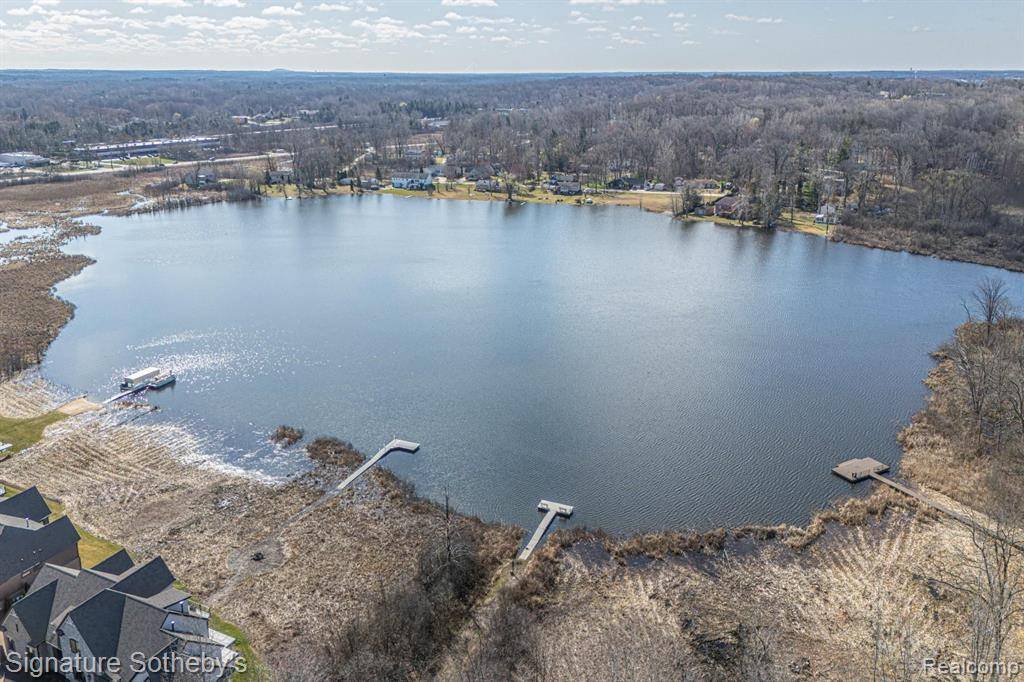 Brighton, MI 48114,3584 POINTE SHORE Drive