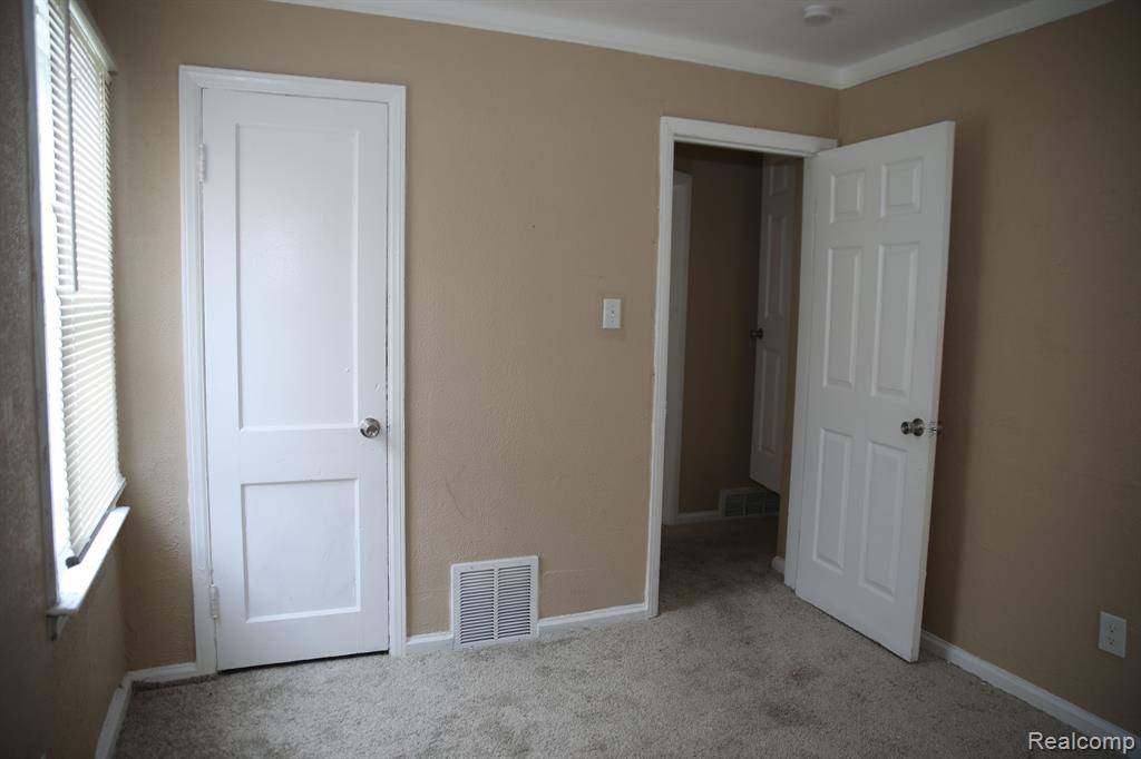 Detroit, MI 48228,8848 HEYDEN Street