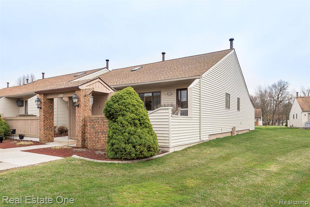 South Lyon, MI 48178,62071 YORKTOWN