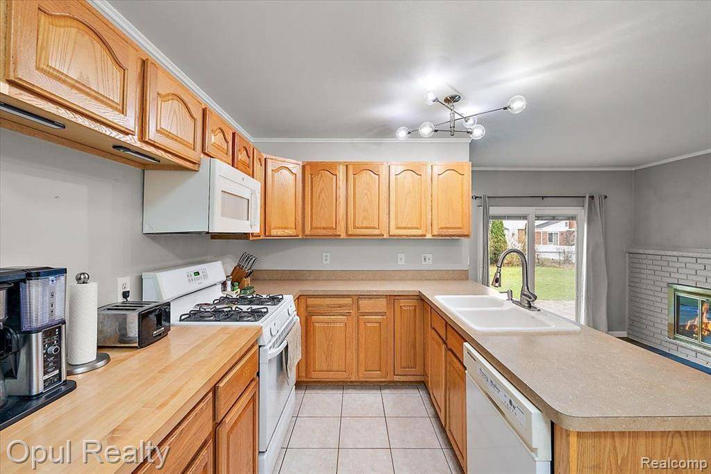 Livonia, MI 48154,38979 ROSS Street