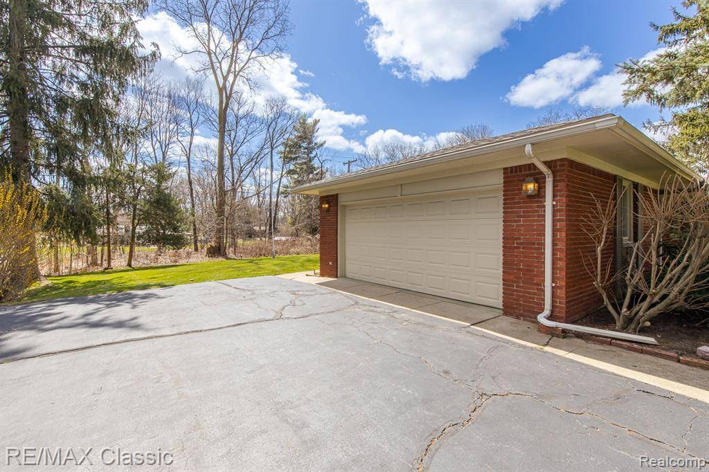 Bloomfield Hills, MI 48304,1358 WINCHCOMBE Drive