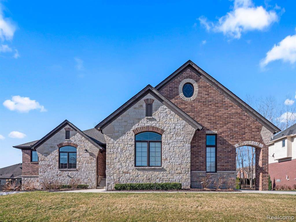 Shelby Twp, MI 48316,6470 CREEKSIDE Drive