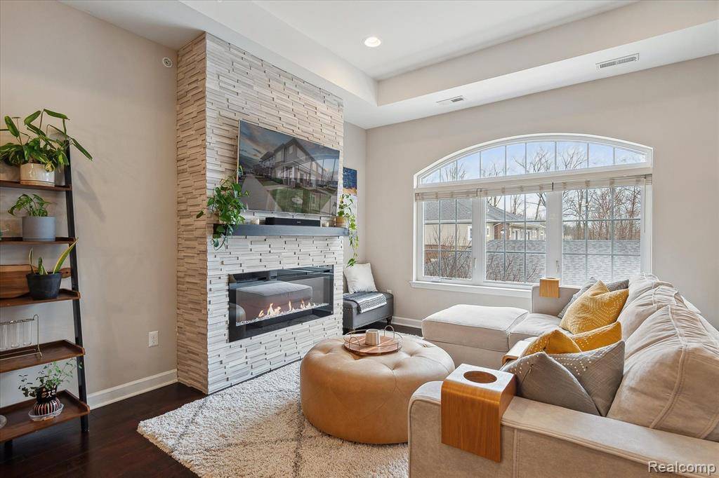 Ann Arbor, MI 48103,5559 ARBOR CHASE Drive