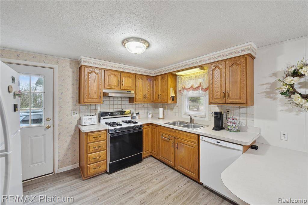 Brighton, MI 48116,7822 BISHOP Road