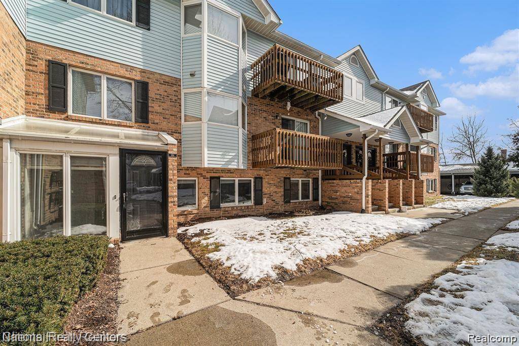 Plymouth, MI 48170,164 PINEWOOD Drive