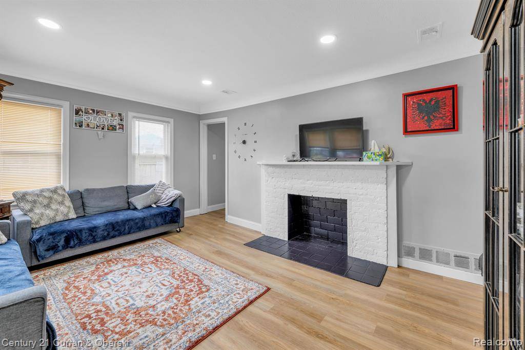 Farmington Hills, MI 48336,21324 RENSSELAER Street