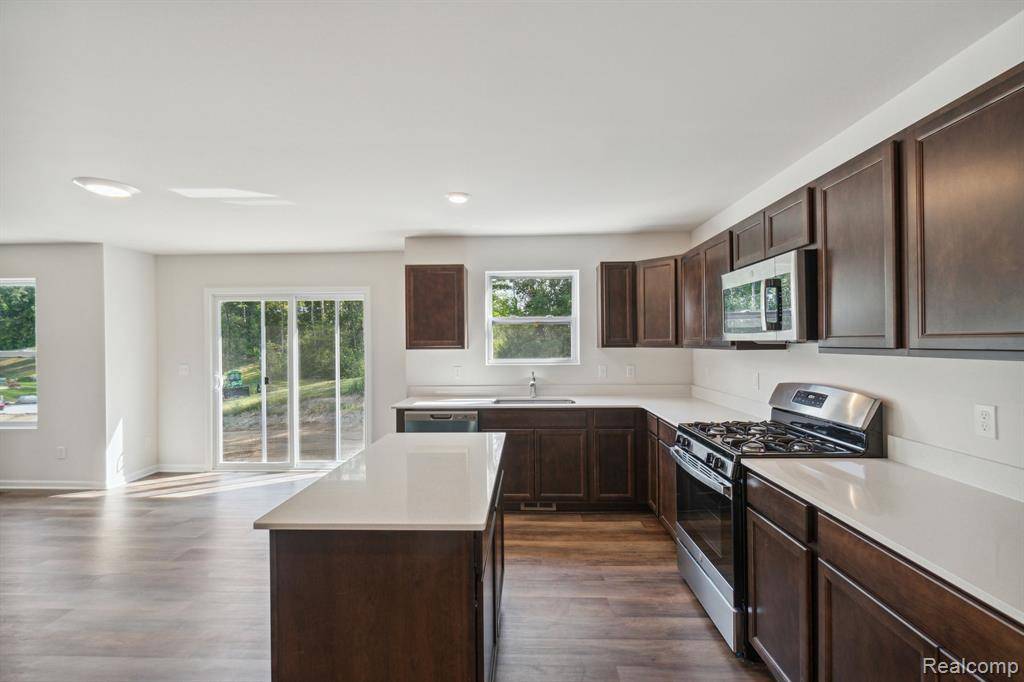 Grand Blanc, MI 48439,4294 Oak Street