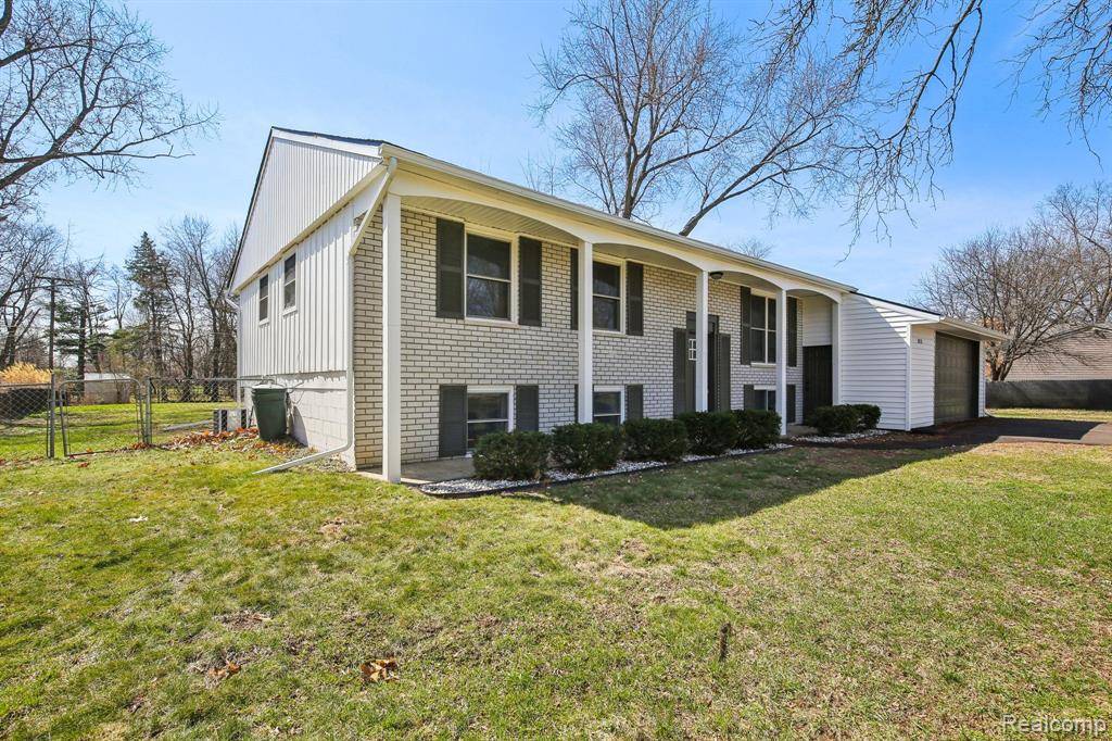 Wolverine Lake, MI 48390,523 GLENGARY Road