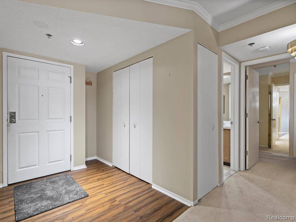 Saint Clair Shores, MI 48082,3103 COUNTRY CLUB Drive