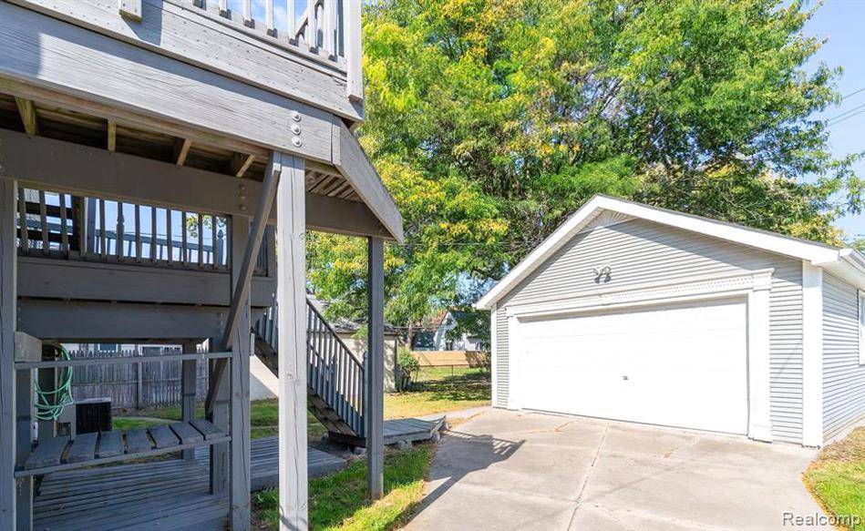 Saint Clair Shores, MI 48080,22105 RIDGEWAY Street