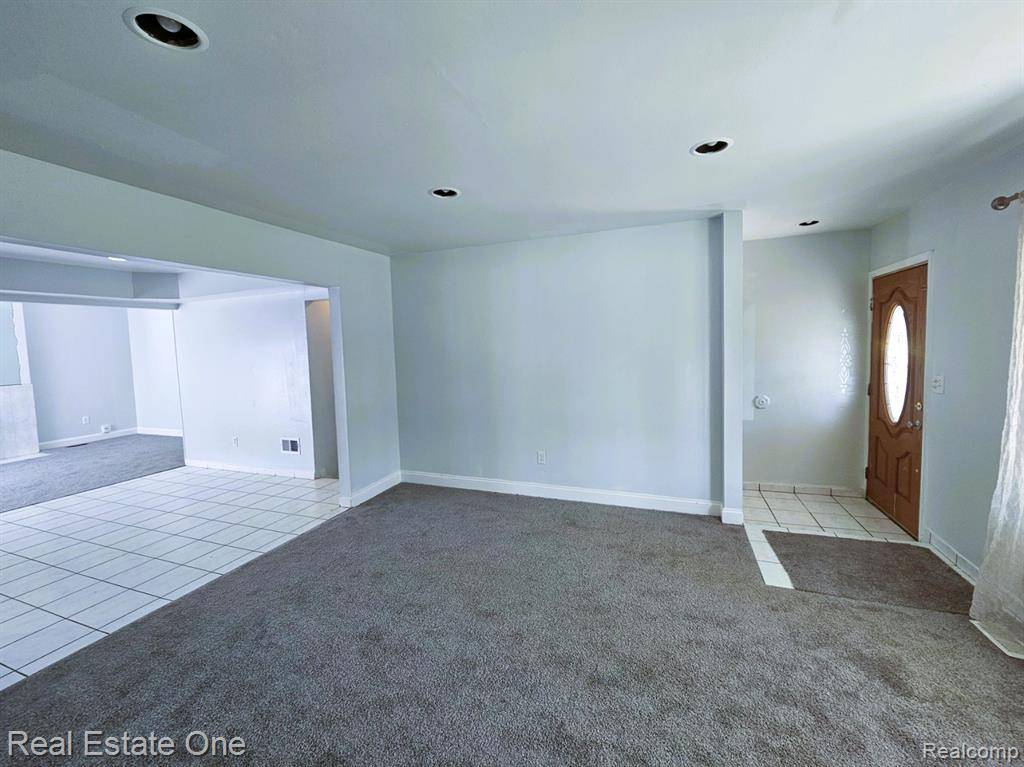 Farmington Hills, MI 48336,27996 W 11 MILE Road