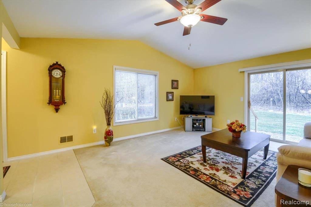 New Boston, MI 48164,17430 N LUCILLE Circle