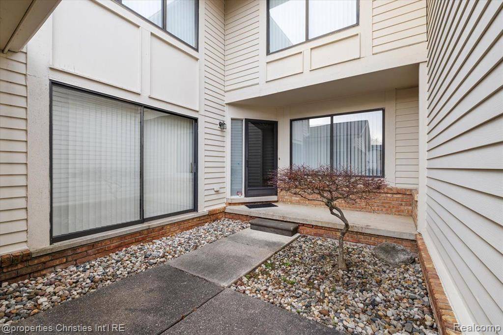 West Bloomfield, MI,7036 Bridge Way