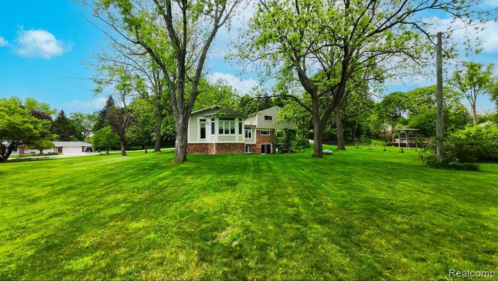 Farmington Hills, MI 48336,25716 RIDGEWOOD Drive
