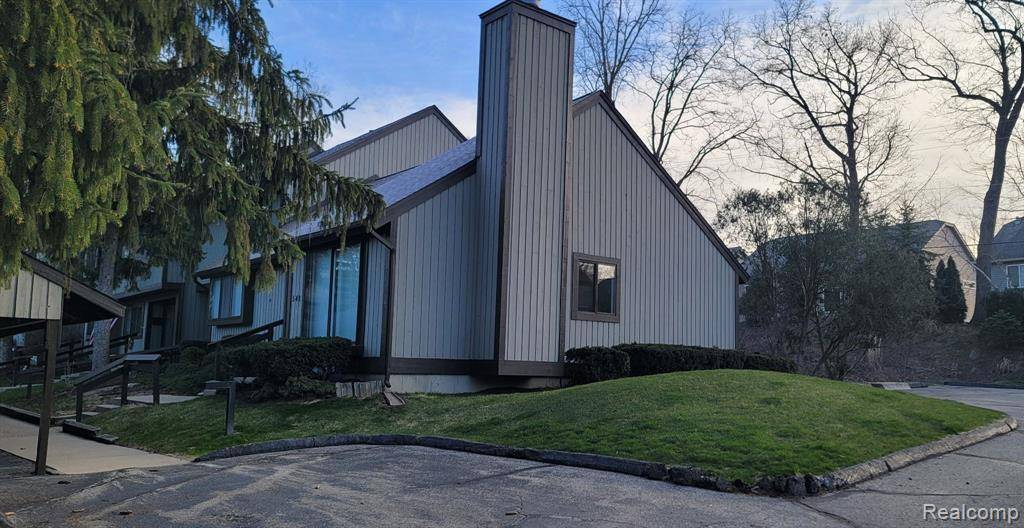 Brighton, MI 48116,542 FOXBORO Square