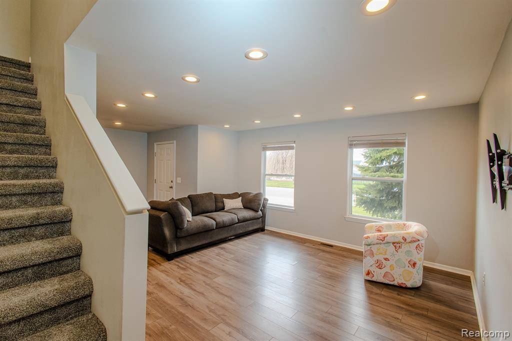 Davison, MI 48423,9490 SANDY HOLLOW Lane