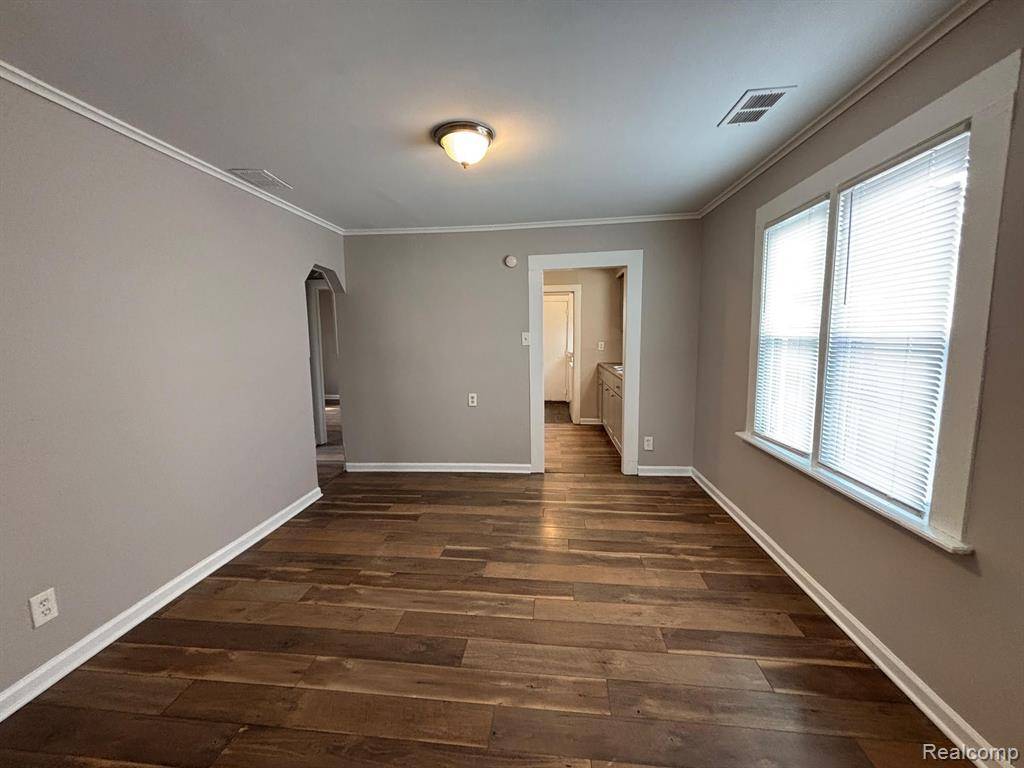 Hazel Park, MI 48030,1202 E MILTON Avenue