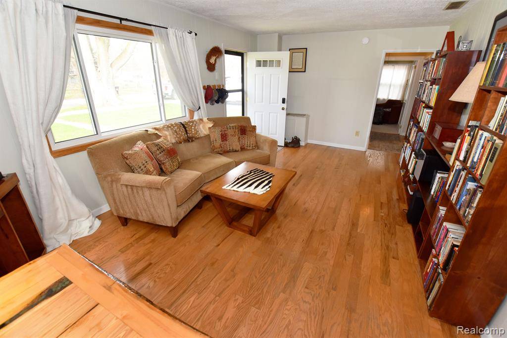 Ann Arbor, MI 48105,877 STARWICK Drive