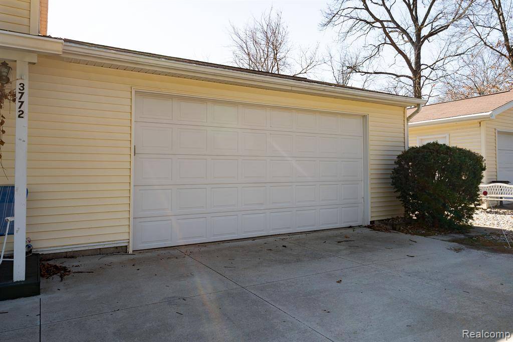 Howell, MI 48843,3772 E COON LAKE Road