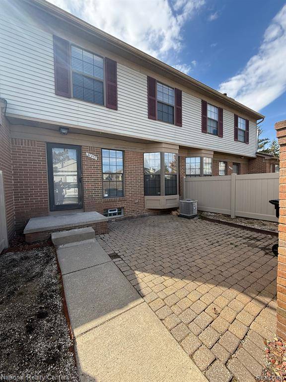 Farmington Hills, MI 48331,38959 COUNTRY Circle