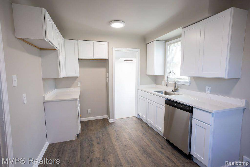 Eastpointe, MI 48021,22446 PIPER Avenue