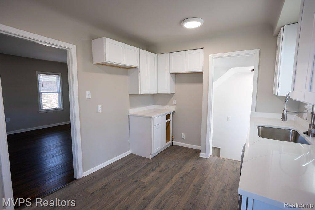 Eastpointe, MI 48021,22446 PIPER Avenue