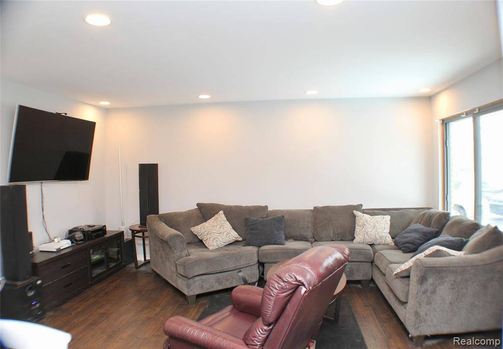 Troy, MI 48084,65 BILTMORE Drive