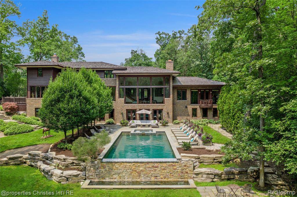 Bloomfield Hills, MI 48304,803 Canterbury Crescent