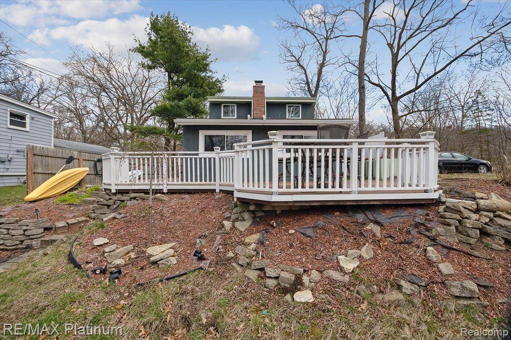 Pinckney, MI 48169,11549 RIVERBANK Lane
