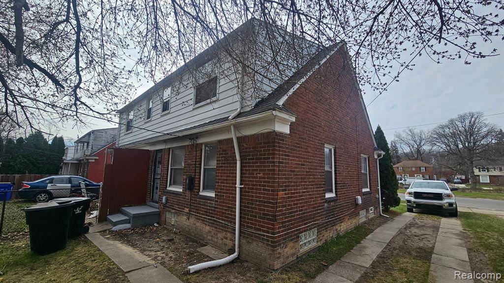 Grosse Pointe, MI 48236,21719 MOROSS Road