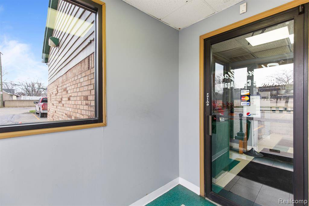 Warren, MI 48089,23594 HOOVER Road