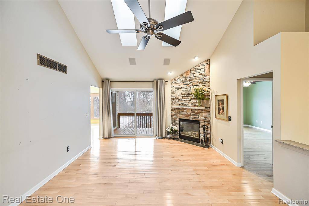 Brighton, MI 48116,941 PERSIMMON Drive