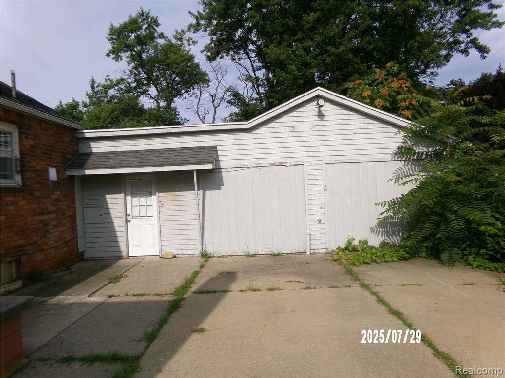 Burton, MI 48519,3052 S CENTER Road