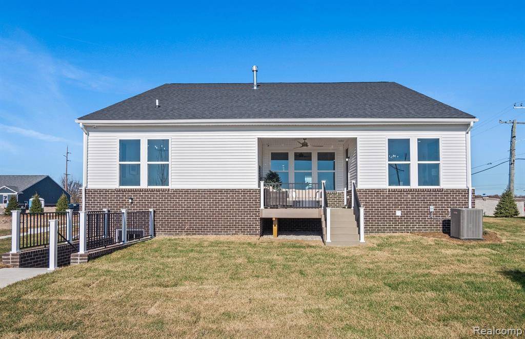 Macomb, MI 48044,20416 Banbury Court