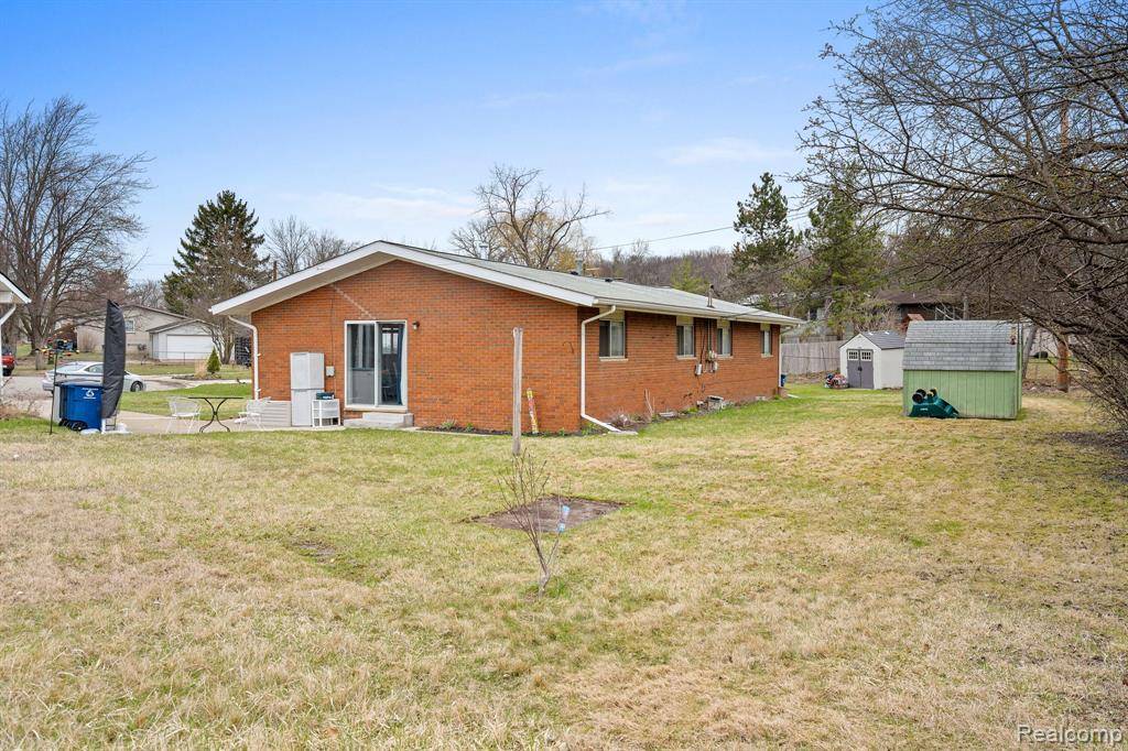 Ann Arbor, MI 48103,913 EVELYN