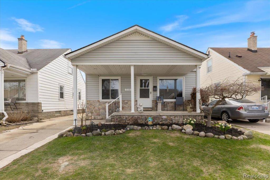 Lincoln Park, MI 48146,2325 DETROIT Avenue