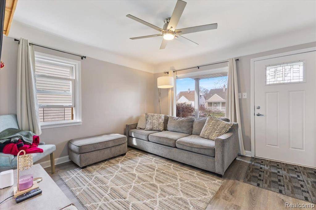 Lincoln Park, MI 48146,2325 DETROIT Avenue