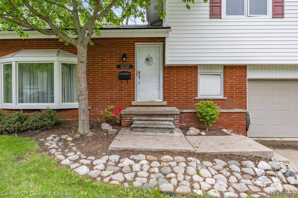 Livonia, MI 48154,16220 ALPINE Drive