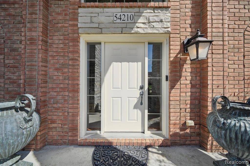 South Lyon, MI 48178,54210 BIRCHWOOD Drive