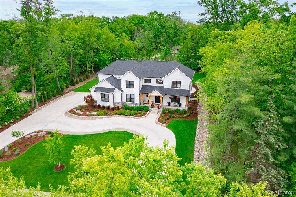 Grosse Ile, MI 48138,21907 WESTCROFT Drive