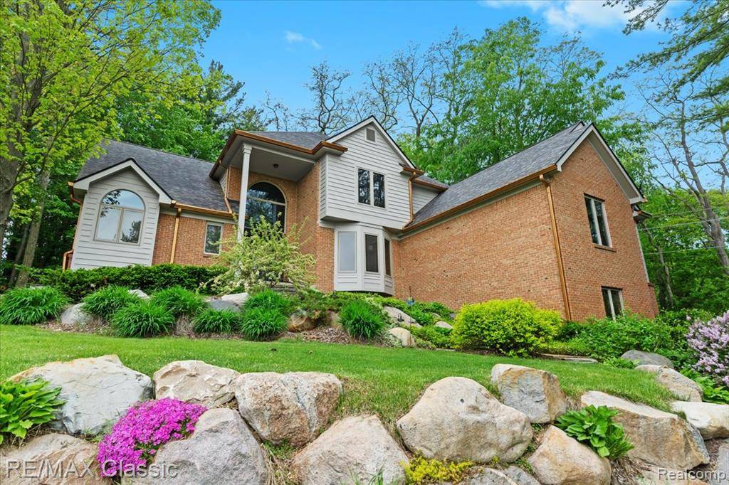 Commerce Twp, MI 48382,5721 CORALWOOD Court