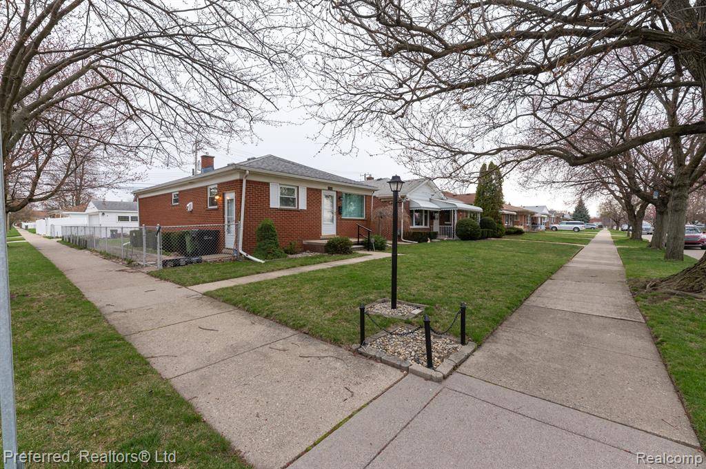 Allen Park, MI 48101,7252 LUANA Avenue