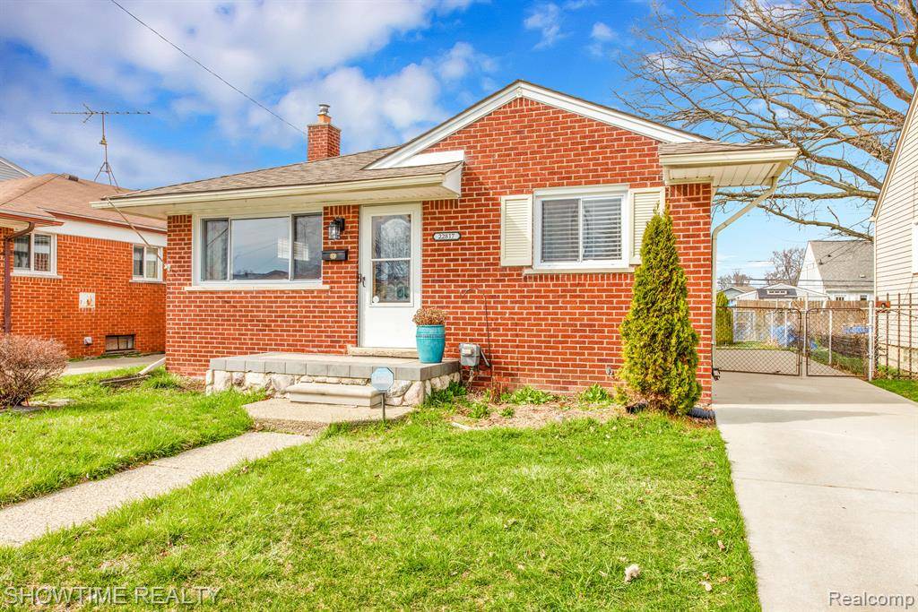 Saint Clair Shores, MI 48082,22817 LAKE Drive