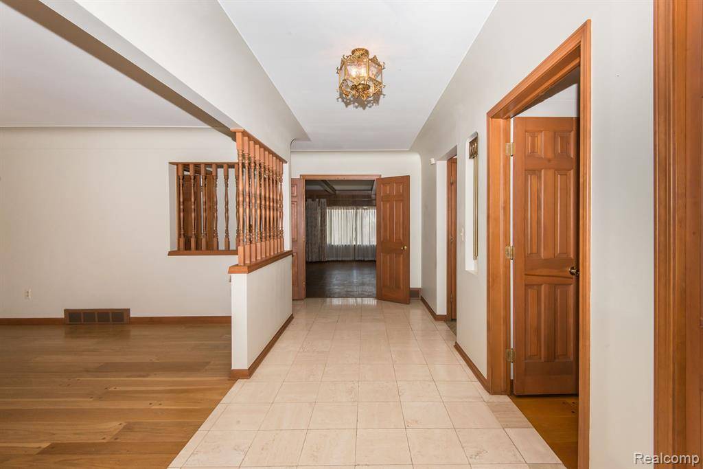 West Bloomfield, MI,5765 CHERRY CREST Drive