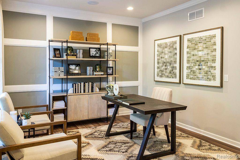 Ann Arbor, MI 48103,286 SILVER OAK Street