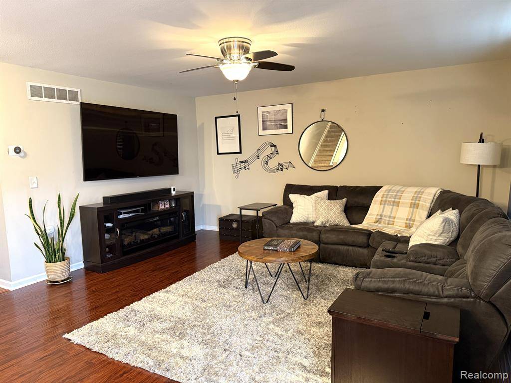 Milan, MI 48160,879 PRAIRIE Lane