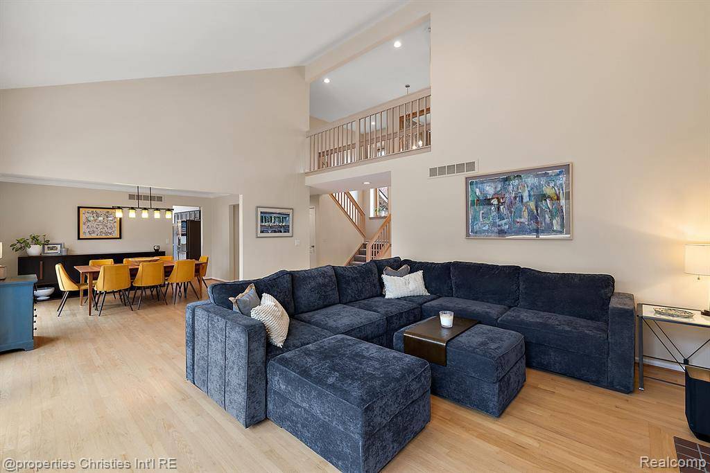 Farmington Hills, MI 48331,30546 KNIGHTON Drive