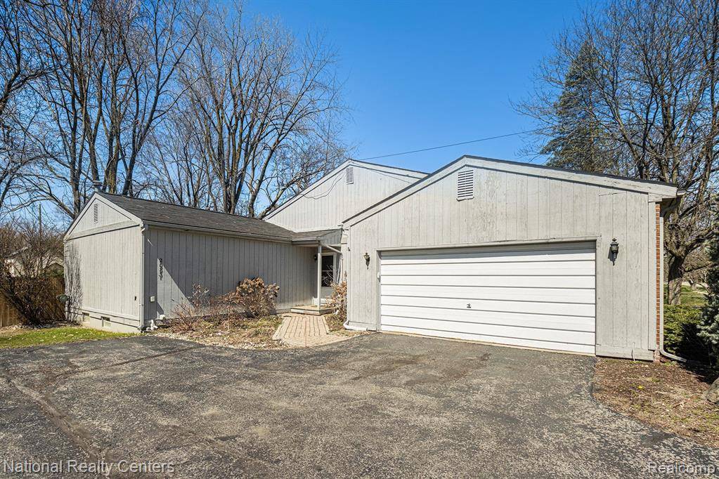 Farmington Hills, MI 48336,20831 ORCHARD LAKE Road