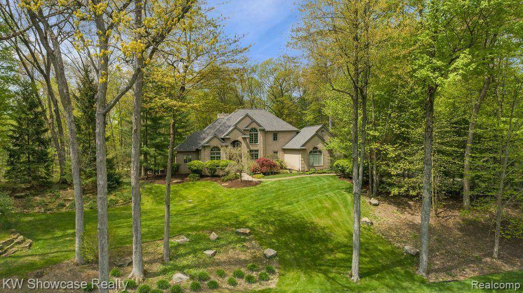 Commerce Twp, MI 48382,6061 TURNBERRY Drive