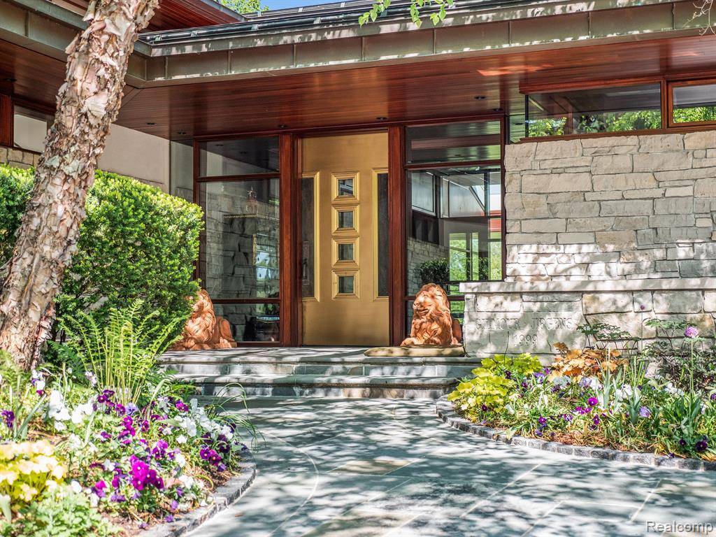 Birmingham, MI 48009,834 SOUTHFIELD Road